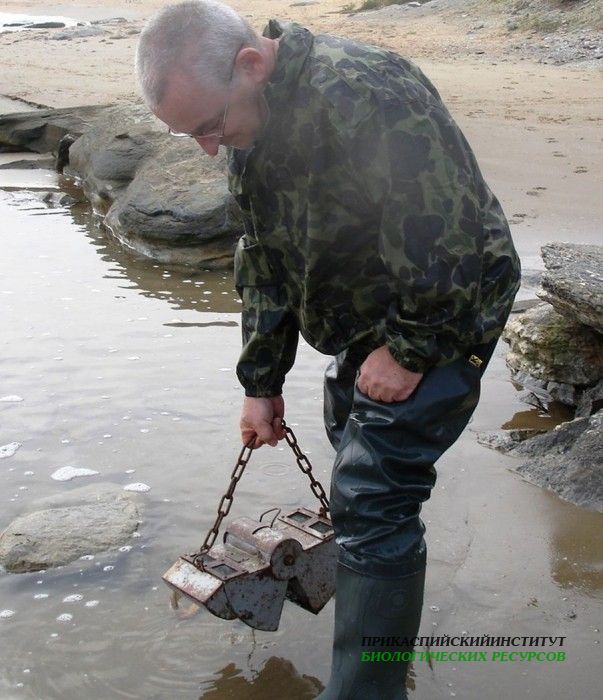Подготовка дночерпателя для отбора бентосных проб